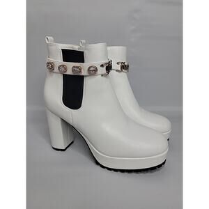 JUICY COUTURE Womens White Platform Round Toe Block Heel Booties 9 M EUC